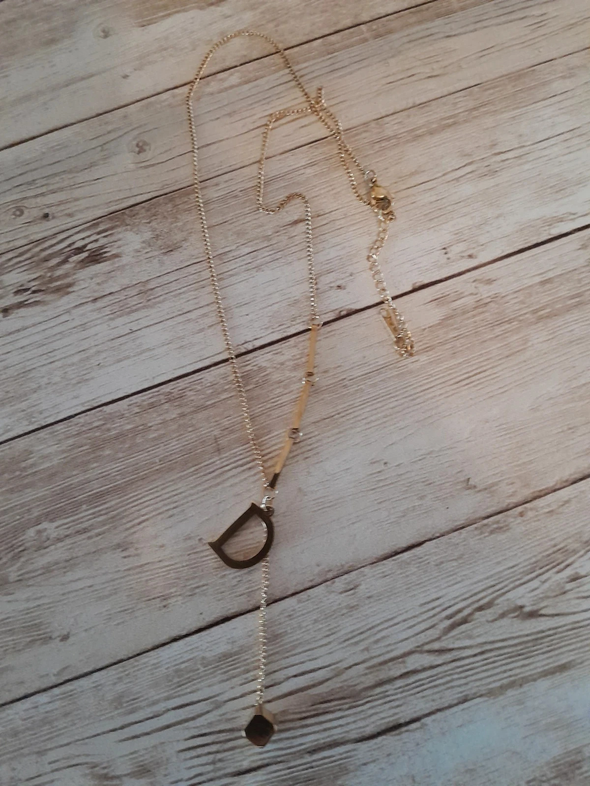 Collier ras-du-cou, doré, avec pendentif D